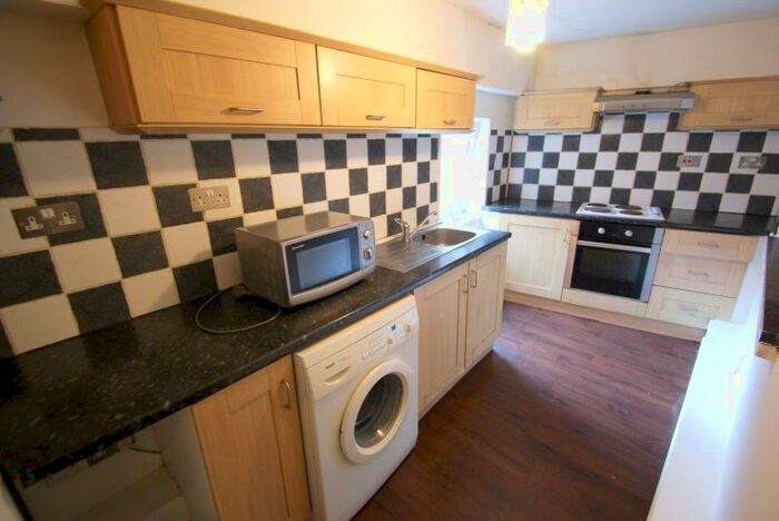 3 Bedroom Flat To Rent In Woodsley Road, Hyde Park, Leeds, LS3