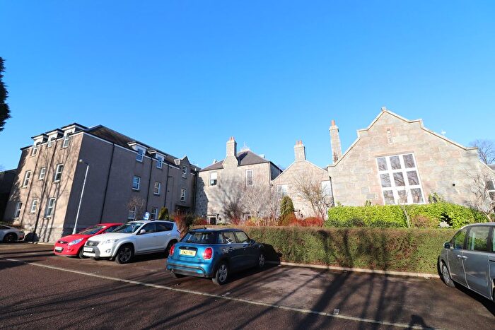3 Bedroom Flat To Rent In Kings Gate, Aberdeen, AB15