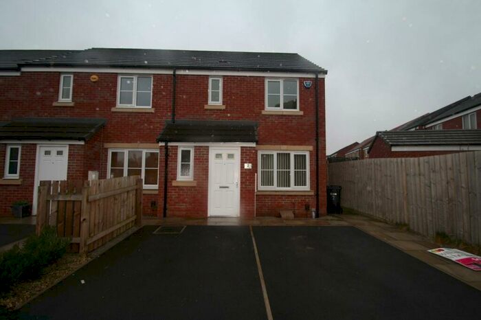 3 Bedroom House To Rent In Pennwell Garth, Leeds, West Yorkshire, Uk, LS14