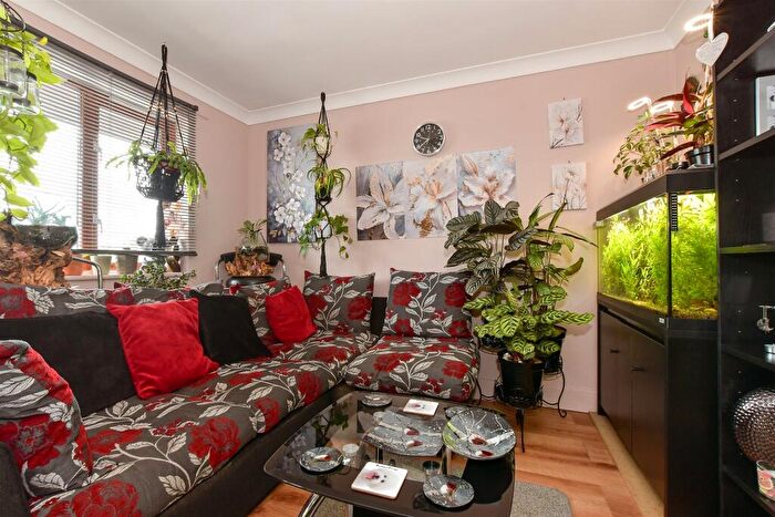 2 Bedroom Flat For Sale In Downsview, Sandown, Isle Of Wight, PO36