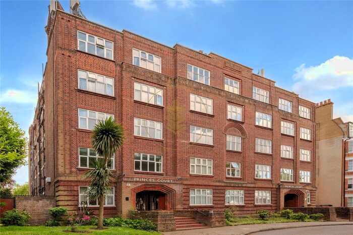 3 Bedroom Apartment To Rent In Shoot Up Hill, Kilburn, NW2