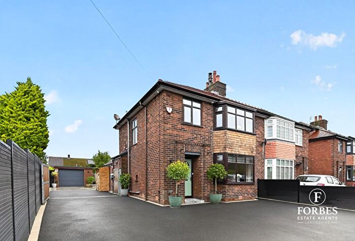 3 Bedroom Semi-Detached House For Sale In Clifton Avenue, Leyland, PR25