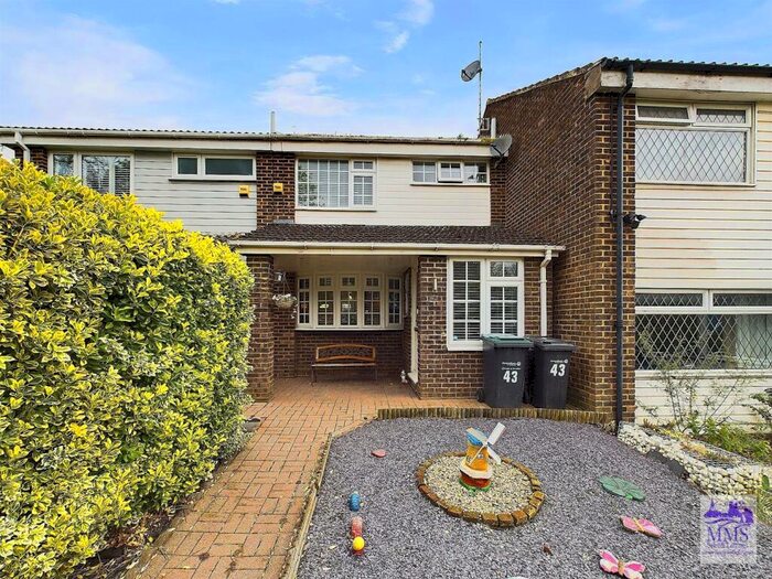 3 Bedroom Terraced House For Sale In School Lane, Higham, ME3