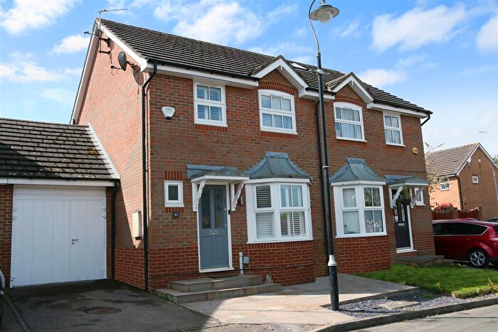3 Bedroom Semi-Detached House For Sale In Trafford Close, Shenley, WD7