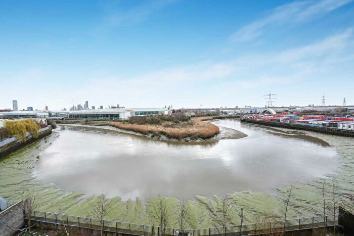 1 Bedroom Flat To Rent In Salcombe Court, St. Ives Place, Poplar, E14