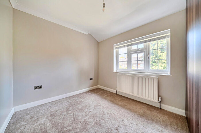 3 Bedroom End Of Terrace House For Sale In Chilwick Road, Slough, Berkshire, SL2