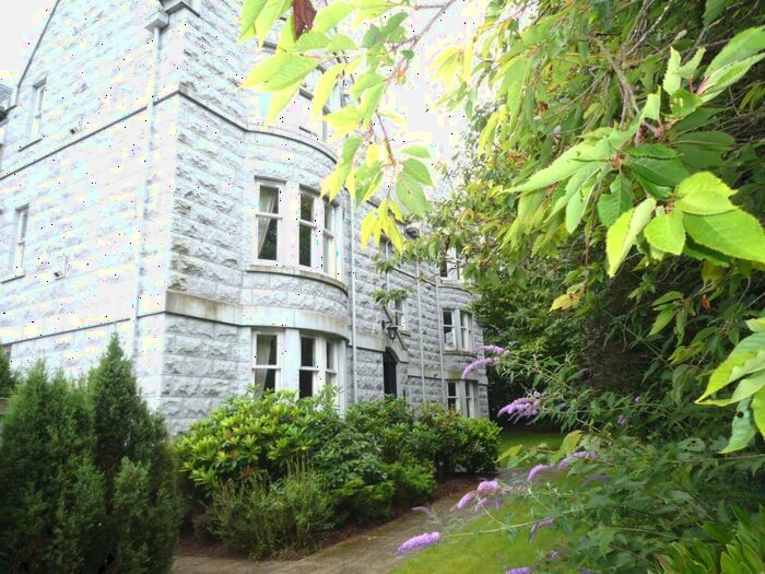 3 Bedroom Flat To Rent In Rubislaw Den South, AB15