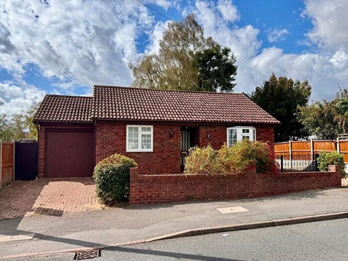 2 Bedroom Detached Bungalow For Sale In Essex Road, Maldon, CM9