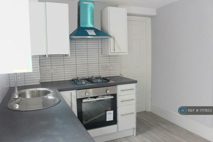 2 Bedroom Flat To Rent In Herne Hill, London, SE24