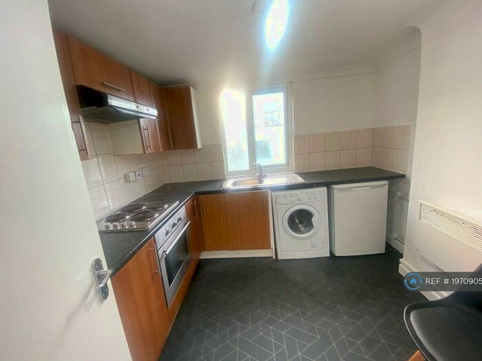 1 Bedroom Flat To Rent In Luxury Camden Canal, London, NW1