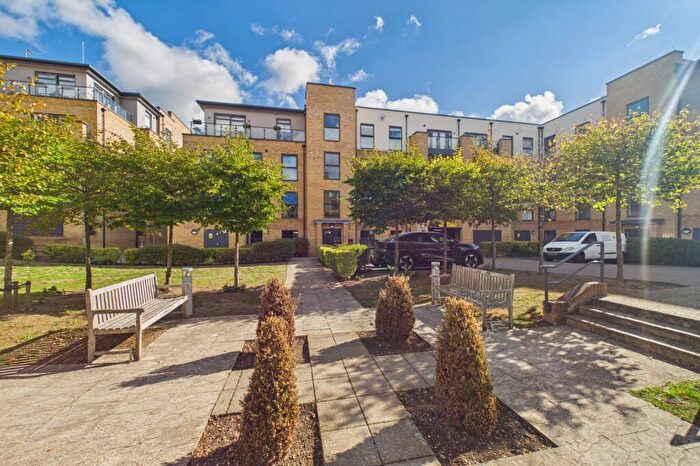 2 Bedroom Flat For Sale In Broad Lane, Bracknell, Berkshire, RG12