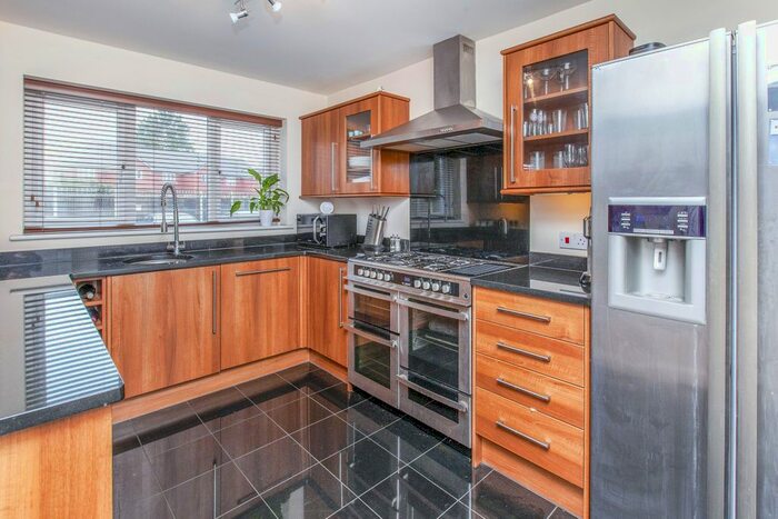 3 Bedroom Town House To Rent In Cromwell Close, Kingston Road, TW18