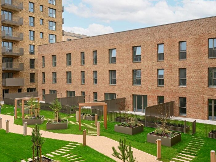 1 Bedroom Flat For Sale In Civic Street, Hounslow, TW3