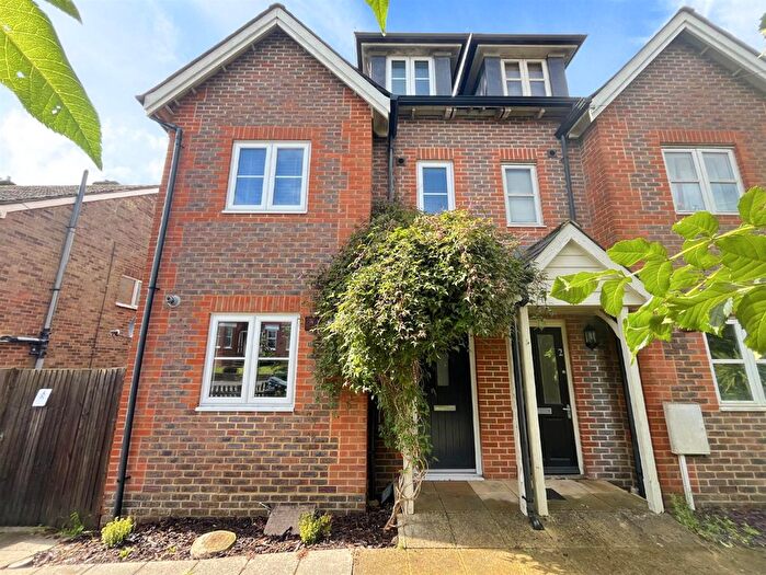 3 Bedroom Semi-Detached House For Sale In Hailsham Road, Heathfield, TN21
