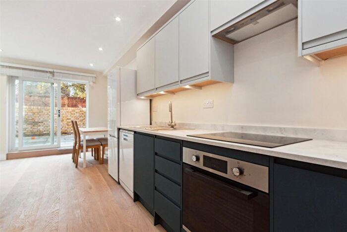 4 Bedroom Flat To Rent In Kepler Road, Clapham Common, SW4