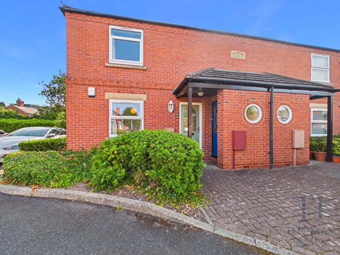 2 Bedroom Flat For Sale In Oakfields Road, West Bridgford, NG2