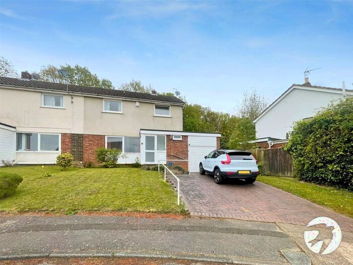 3 Bedroom End Of Terrace House To Rent In Hillyfield Close, Rochester, Kent, ME2