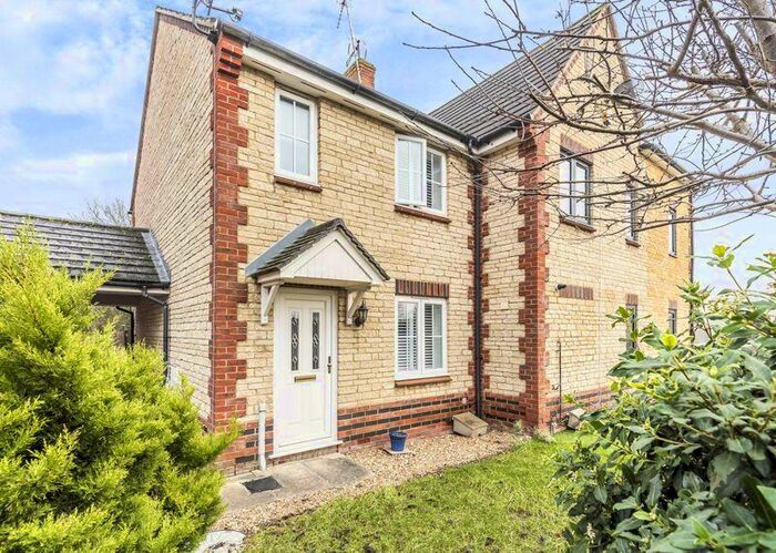 2 Bedroom Semi-Detached House To Rent In Dunnock Close, OX26