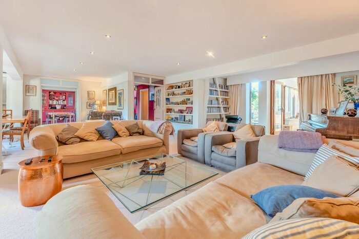 5 Bedroom Semi-Detached House For Sale In Chillenden Court, Chillenden, Kent, CT3