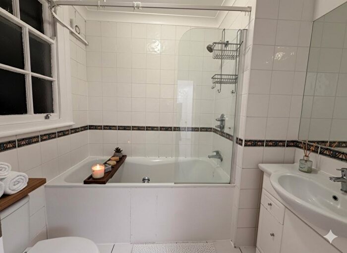 3 Bedroom Flat To Rent In Warlters Road, London, N7