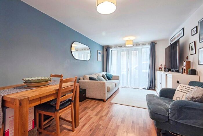 2 Bedroom Maisonette For Sale In Coopers Yard, Paynes Park, Hitchin, Hertfordshire, SG5