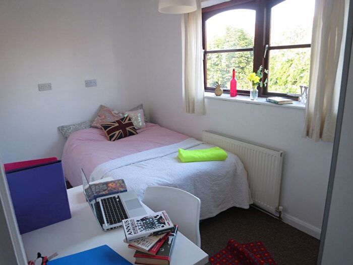 4 Bedroom Semi-detached House To Rent In Avon Gardens, Nottingham, NG2