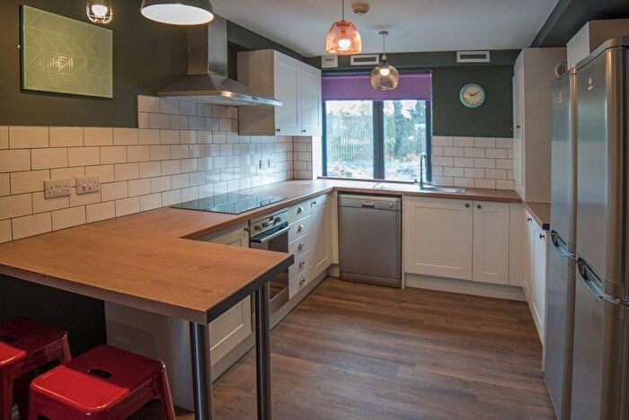 1 Bedroom Flat To Rent In Shire Oak Road, Headingley, Leeds, LS6