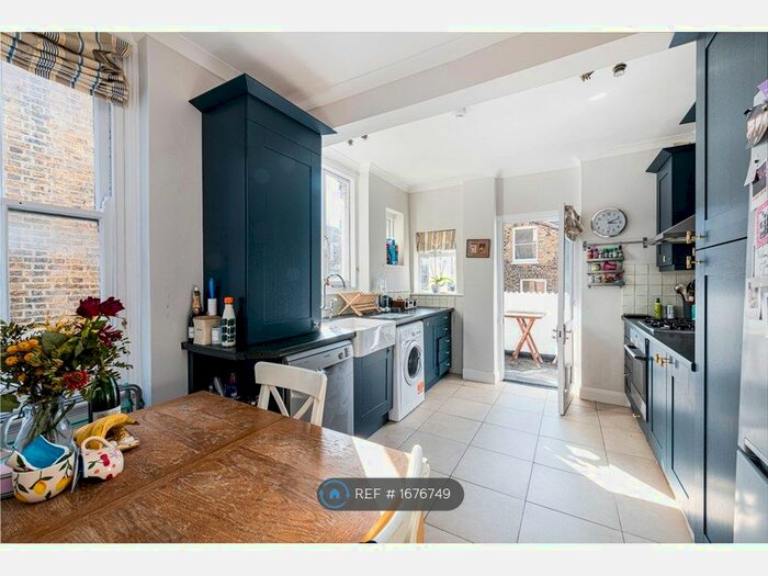 2 Bedroom Flat To Rent In Newlands Terrace, London, SW8