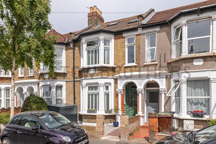 4 Bedroom House To Rent In Hatherley Road, Walthamstow, E17