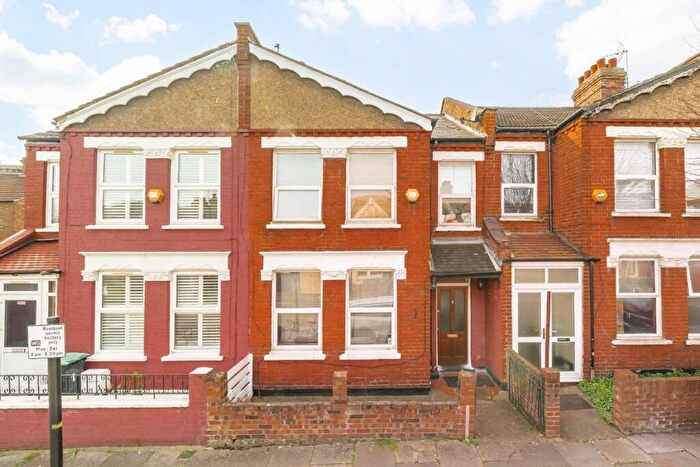 3 Bedroom Flat To Rent In Solway Road, Wood Green, N22