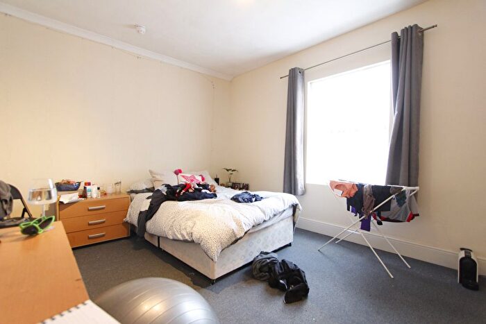 5 Bedroom Terraced House To Rent In De Beauvoir Road, Reading, RG1