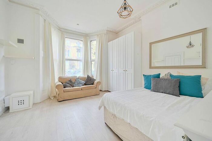 Studio To Rent In Alfred Road, Poet's Corner, London, W3