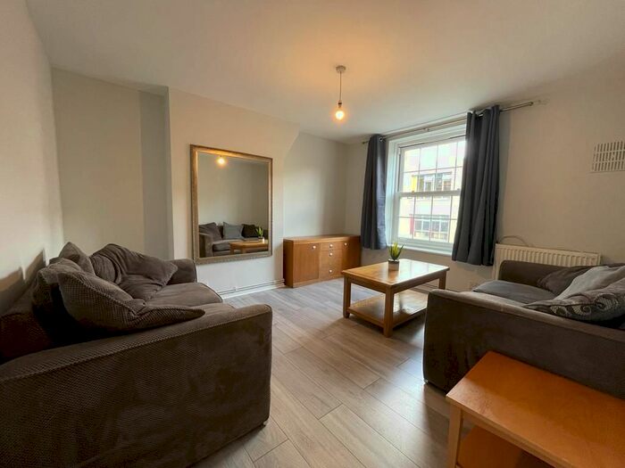 4 Bedroom Flat To Rent In Whiteness House, Gosling Way, London, SW9