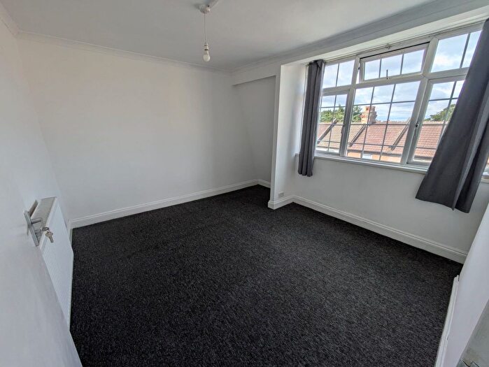 2 Bedroom Flat To Rent In Ilford Lane, Ilford, IG1