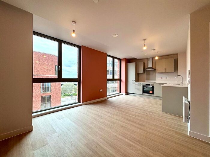 2 Bedroom Flat To Rent In Botanical Avenue, Manchester, M16