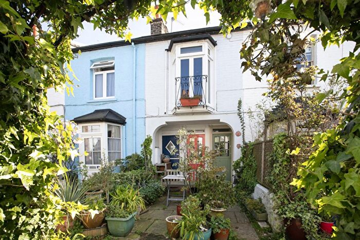 1 Bedroom Terraced House For Sale In Choumert Square, Peckham, SE15