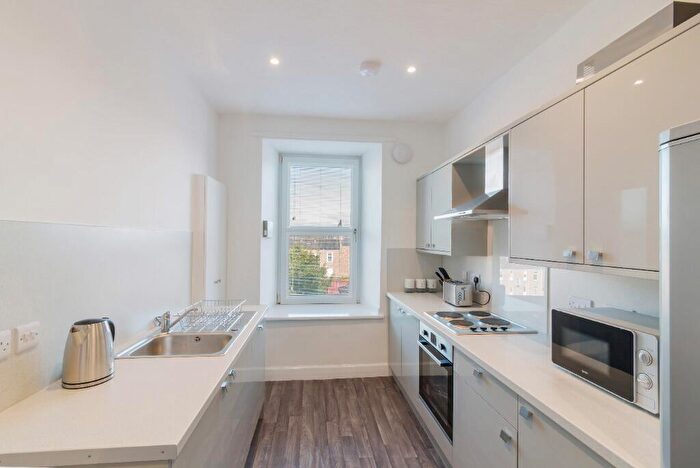 3 Bedroom Flat To Rent In Blackness Road, West End, Dundee, DD1