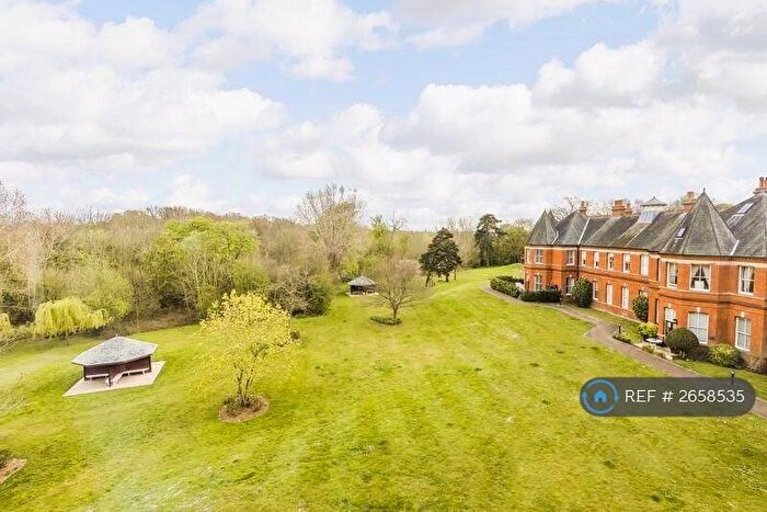 3 Bedroom Flat To Rent In Devonshire House, Woodford Green, IG8