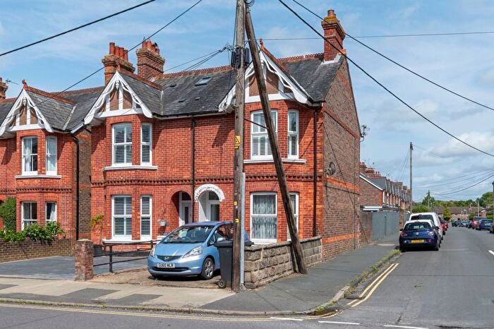 2 Bedroom Flat For Sale In Harcourt Road, Uckfield, TN22
