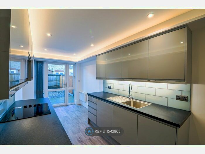 2 Bedroom Flat To Rent In Lordship Lane, London, SE22