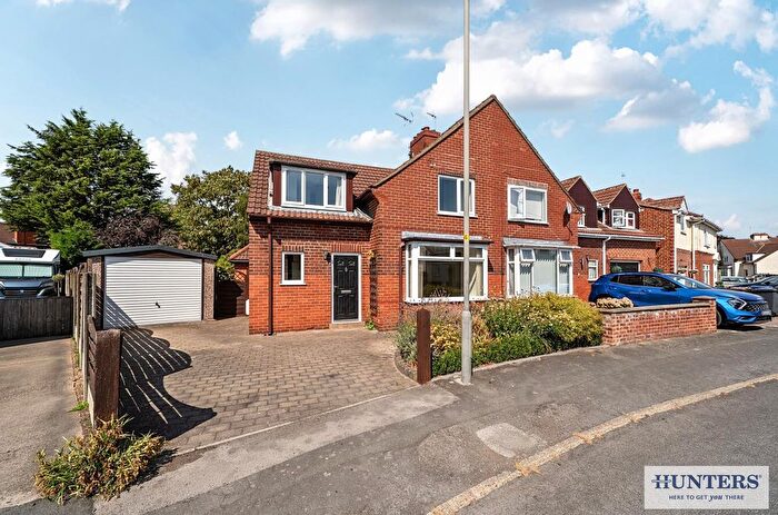 4 Bedroom Semi-Detached House For Sale In The Mount, Selby, YO8