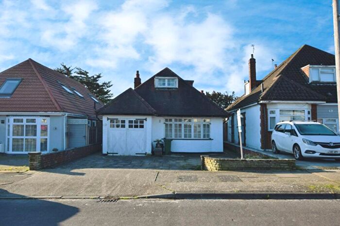 4 Bedroom Chalet To Rent In Coleridge Road, Romford, RM3