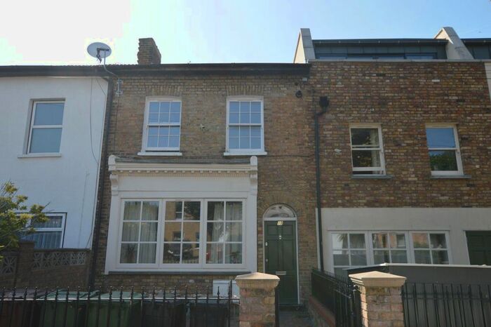 1 Bedroom Flat To Rent In Grosvenor Park Road, Walthamstow, E17