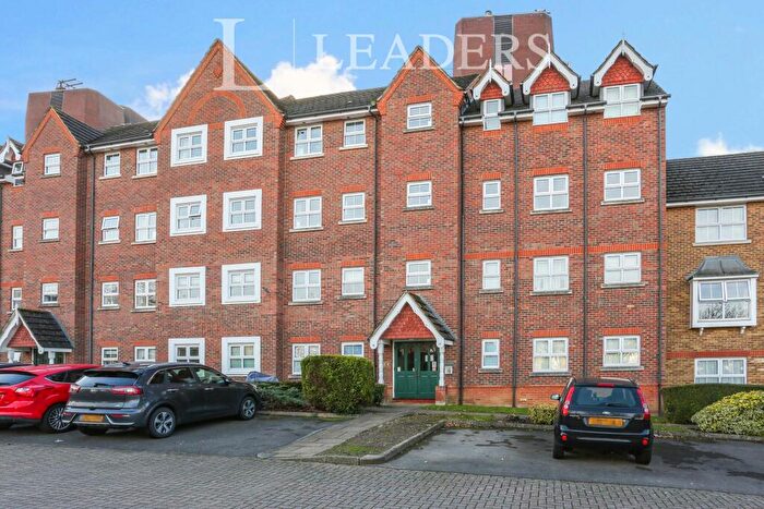 1 Bedroom Flat To Rent In Grosvenor Place, Burleigh Gardens, Woking, GU21