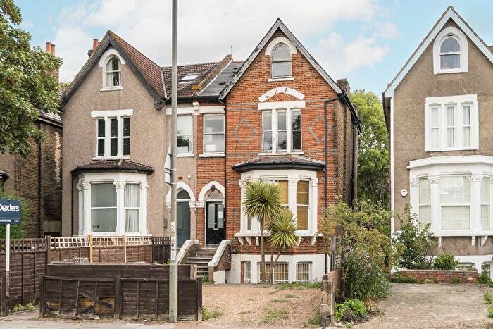 2 Bedroom Flat To Rent In Bedford Hill, Balham, SW12