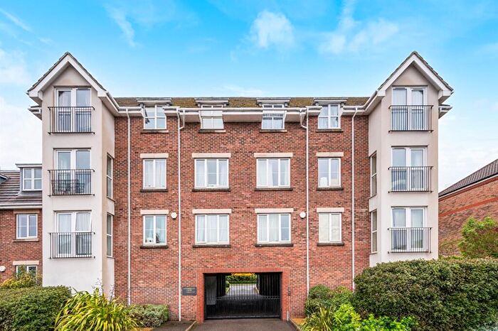 2 Bedroom Flat For Sale In Kingston Road, Epsom, KT19