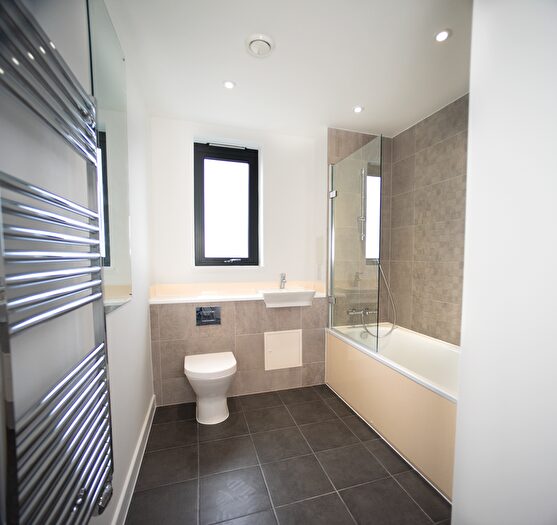 2 Bedroom Flat For Sale In Tewkesbury Road, West Ealing, W13