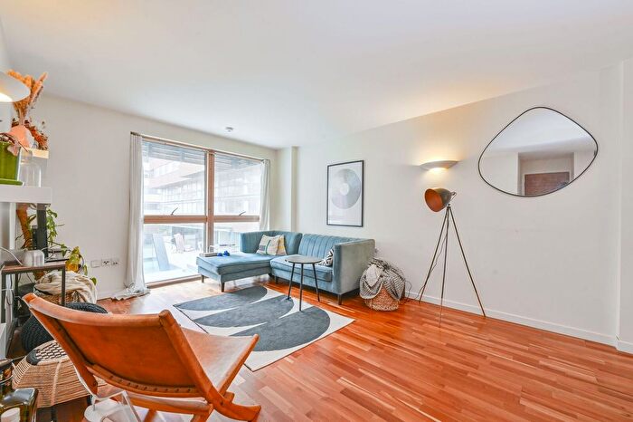 2 Bedroom Flat To Rent In Gainsborough Studios South, Hoxton, London, N1