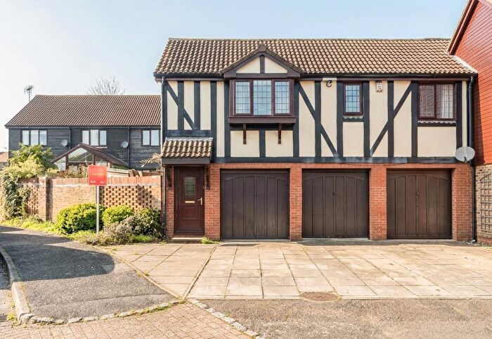 1 Bedroom Apartment To Rent In Windlesham, Surrey, GU20