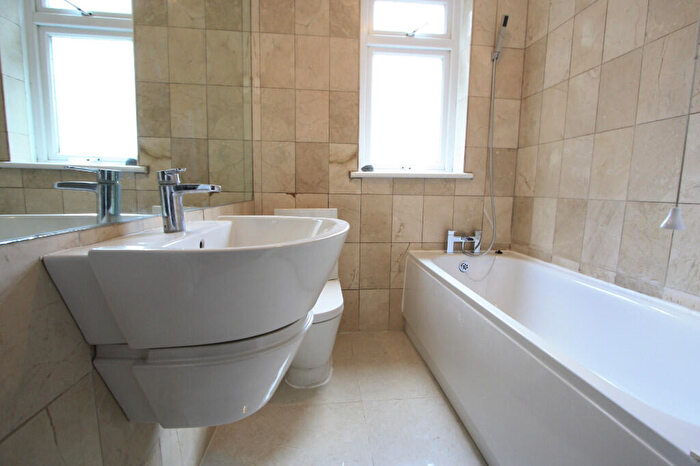 1 Bedroom Flat To Rent In Hill Road, London, CR4